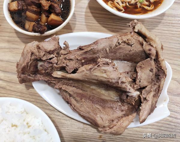 比臉還大的板骨，能拆一盤子肉，下午一點多就能賣空