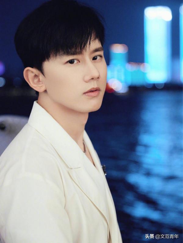 張傑新歌文案厲害了，“最用過心的”一語雙關，MV還是倒著放的