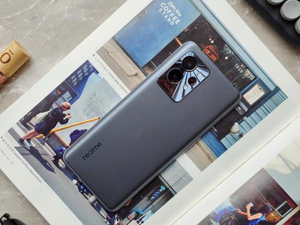 2K直屏真我GT2 Pro：質感對得起價格