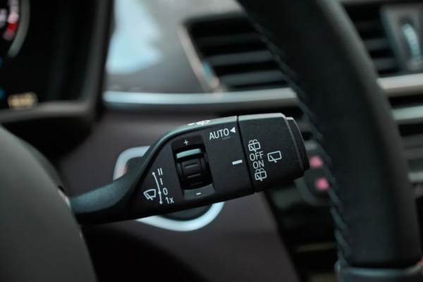 插混寶馬X1：110km續航升級，通勤成本堪比電車