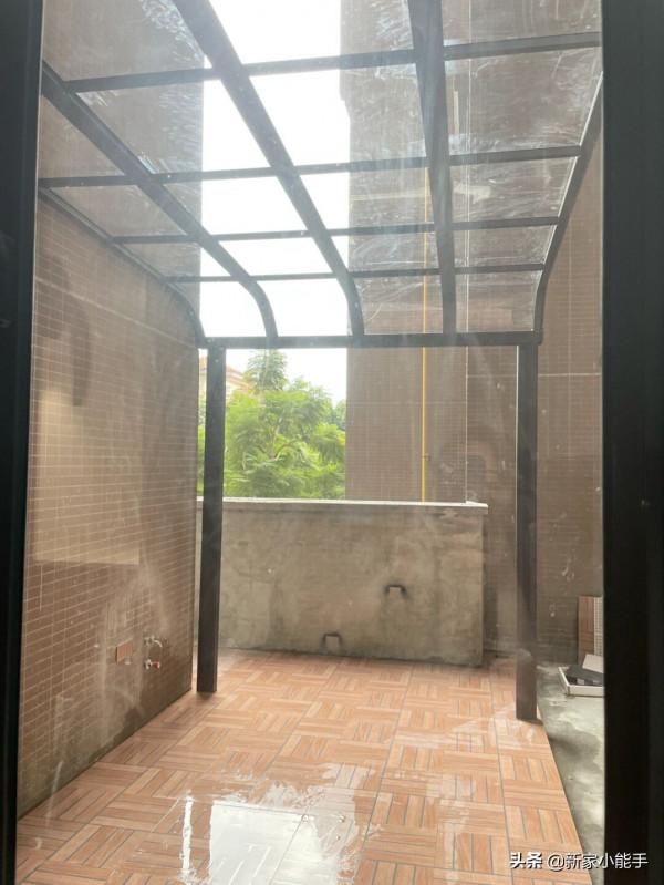 辛苦三個月完工，做開放式廚房非常滿意，無主燈的設計很贊