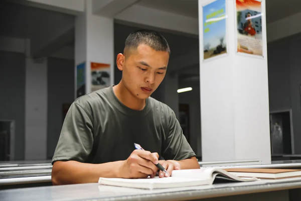 牛!這名直招士官用了3年時間,晉級準軍官! 牛!這名直招士官用了3年時間,晉級準軍官!