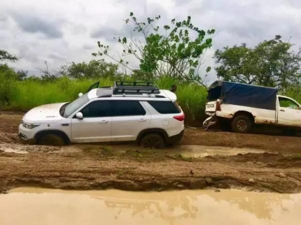 北京女人，把國產車開到非洲，花200萬旅遊，路遇搶劫，去過104國