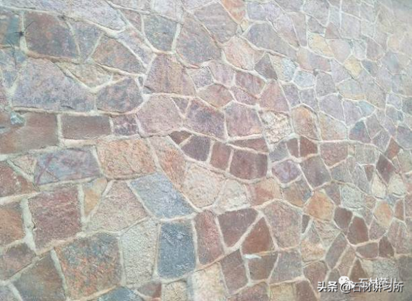 &OpenCurlyDoubleQuote;石頭寨&rdquo;裡看石頭