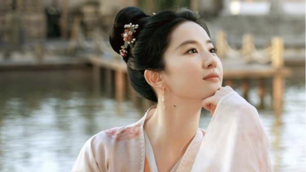 當年劇組沒錢打首飾，女演員滿頭鐵線鋼圈，卻打造出一批古裝女神