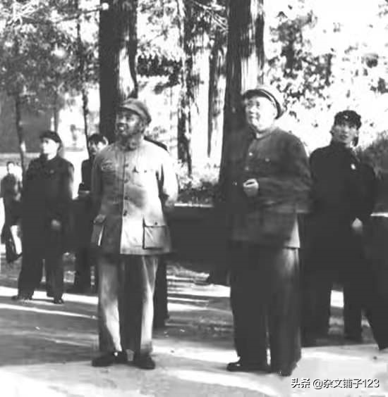 許世友晚年路過濟南，點名要見遲浩田：一定要找到九縱烈士的墓地