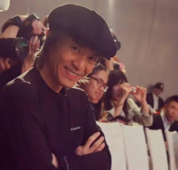 買二手衣服回家補、一張椅子用18年,這8位明星,有錢也沒亂花 買二手衣服回家補、一張椅子用18年,這8位明星,有錢也沒亂花