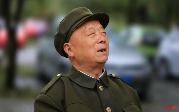 遭毒氣彈襲擊後雙目失明,抗美援朝老兵有個心願:二哥在戰場上失蹤,很想找到他 遭毒氣彈襲擊後雙目失明,抗美援朝老兵有個心願:二哥在戰場上失蹤,很想找到他