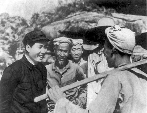 面對美國記者的採訪，毛主席擲地有聲：紅軍是一支不可戰勝的力量