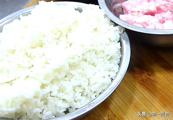 一個西瓜,一碗剩米飯,教你不一樣的拌飯,色澤金黃,清涼爽口 一個西瓜,一碗剩米飯,教你不一樣的拌飯,色澤金黃,清涼爽口