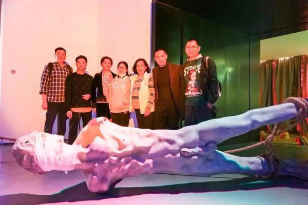 林惠興《人間劇場Ⅱ》: 今天我們只感受人間的喜悅