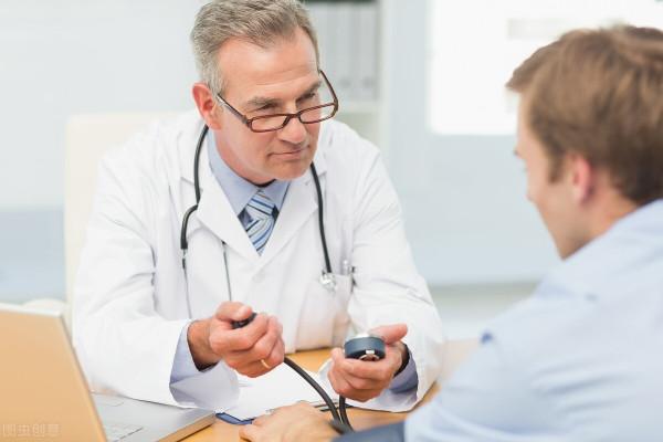 喝水尿多代表腎好還是不好？醫生：排尿過多，或是5種疾病在敲門