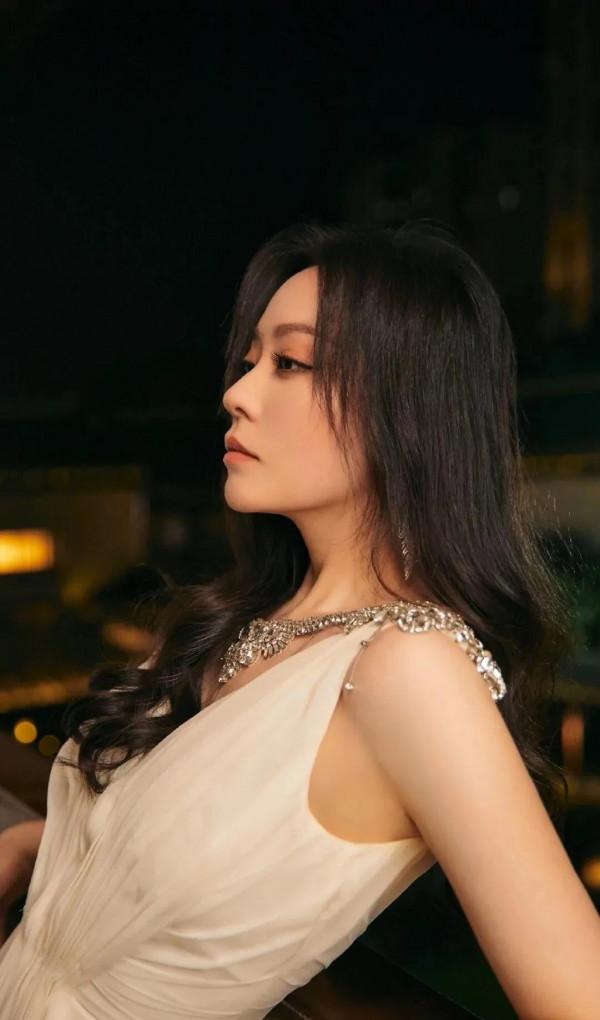 海豚音女神張靚穎高畫質寫真