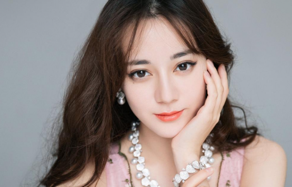 奇葩土豪高調“求婚”迪麗熱巴超過1000天,只是單純愛慕還是炒作 奇葩土豪高調“求婚”迪麗熱巴超過1000天,只是單純愛慕還是炒作