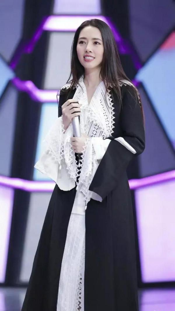 郭碧婷，貌美如花楚楚動人