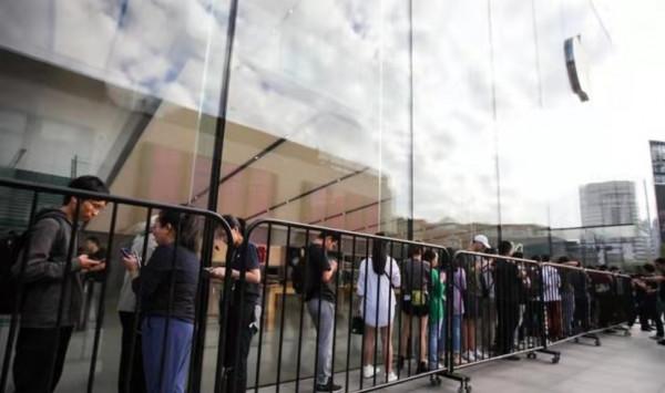 蘋果13即將開售，搶首發除了炫耀又有什麼用？也太現實了吧