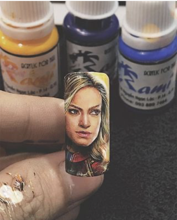 在指甲上進行二次元創作，動漫的影響力已經影響到了美妝行業