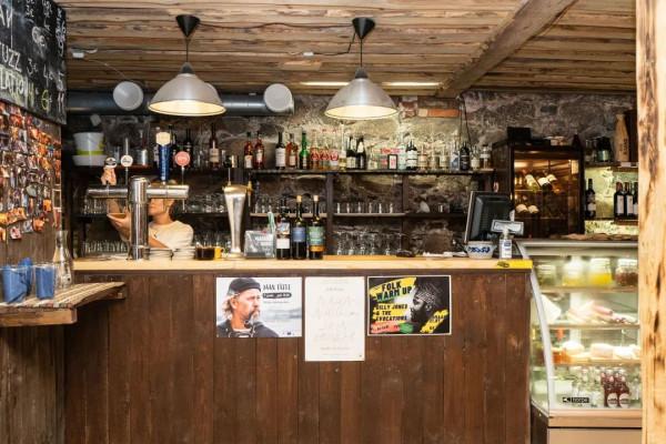 一座不大不小，人不多不少的剛剛好小鎮