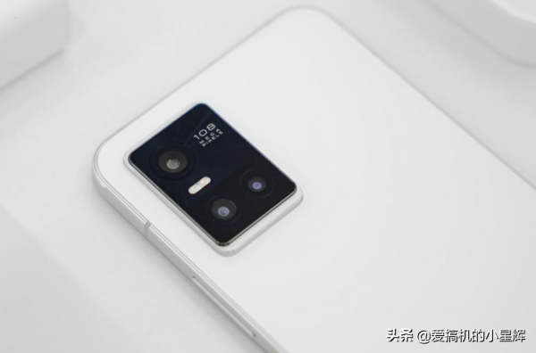 跌至2999元,67萬跑分+一億畫素+12GB+256GB,vivo優質自拍旗艦 跌至2999元,67萬跑分+一億畫素+12GB+256GB,vivo優質自拍旗艦