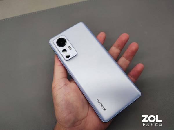 連夜蹲點小米之家，只為拍到小米12上手圖賞