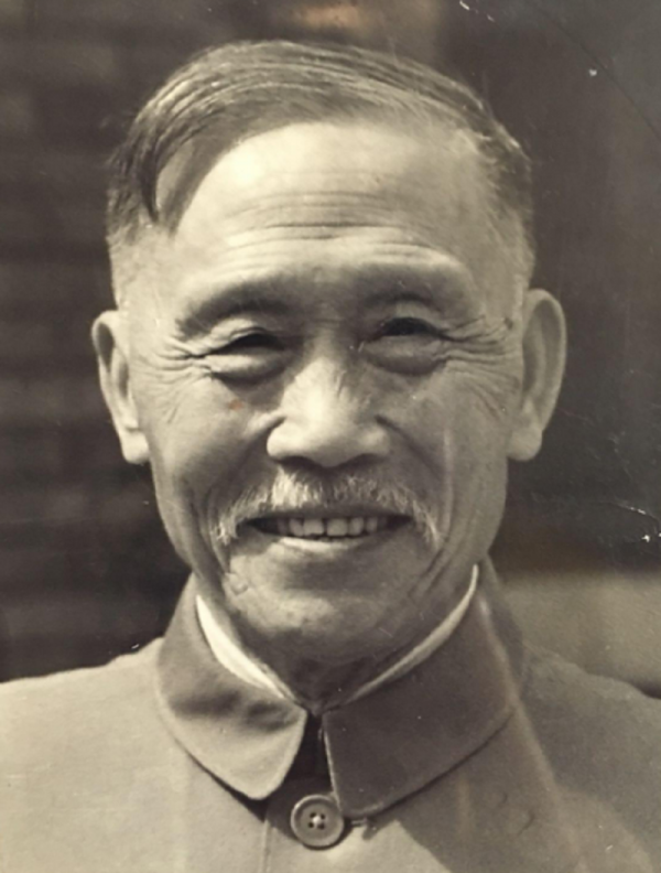 49年,毛主席設宴招待起義人員,擬定名單:不要忘了我那個小同學 49年,毛主席設宴招待起義人員,擬定名單:不要忘了我那個小同學