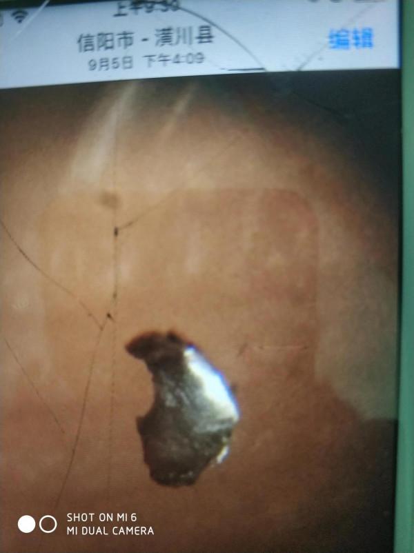 石隕石身上脫落的單質鐵鎳金屬顆粒形狀如何? 石隕石身上脫落的單質鐵鎳金屬顆粒形狀如何?