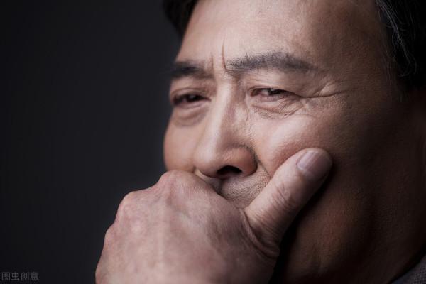 73歲老漢自稱有80萬誰養他老就給誰,兒子:不稀罕這錢也不養他老 73歲老漢自稱有80萬誰養他老就給誰,兒子:不稀罕這錢也不養他老