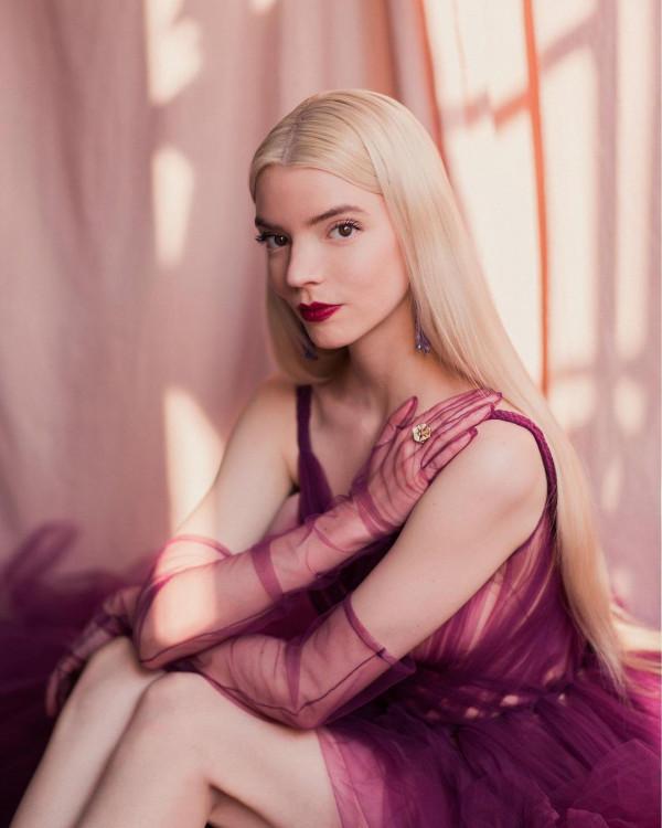 AnyaTaylorJoy 成為Dior新任全球品牌大使，回顧她穿過的Dior 美衣