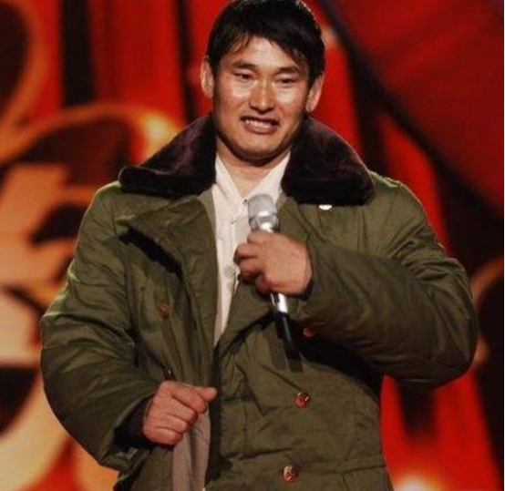 大衣哥10年沉浮錄:人性矛盾,親人吸血,成也名敗也名 大衣哥10年沉浮錄:人性矛盾,親人吸血,成也名敗也名