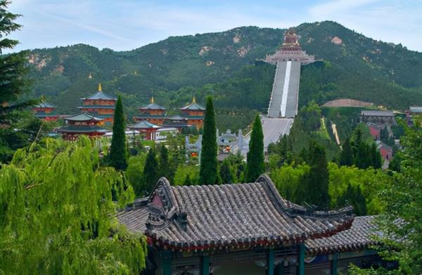 山東值得去的景區，坐擁世界第一錫青銅坐佛，門票僅需120