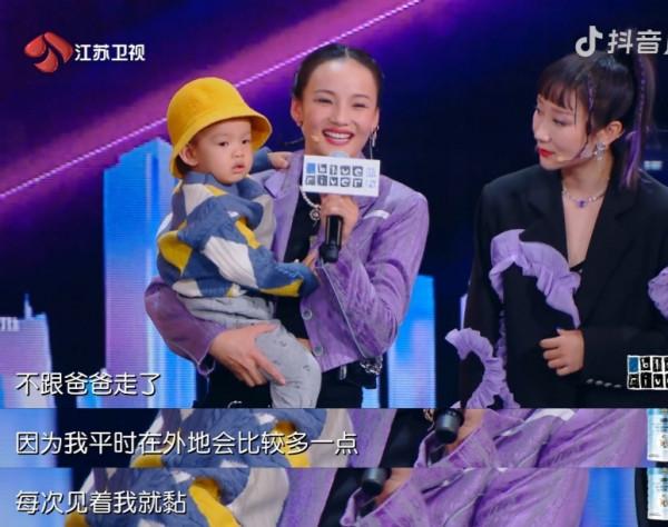 辣媽分享工作又帶娃的心酸，謝霆鋒滿臉尷尬，網友說給他上了一課