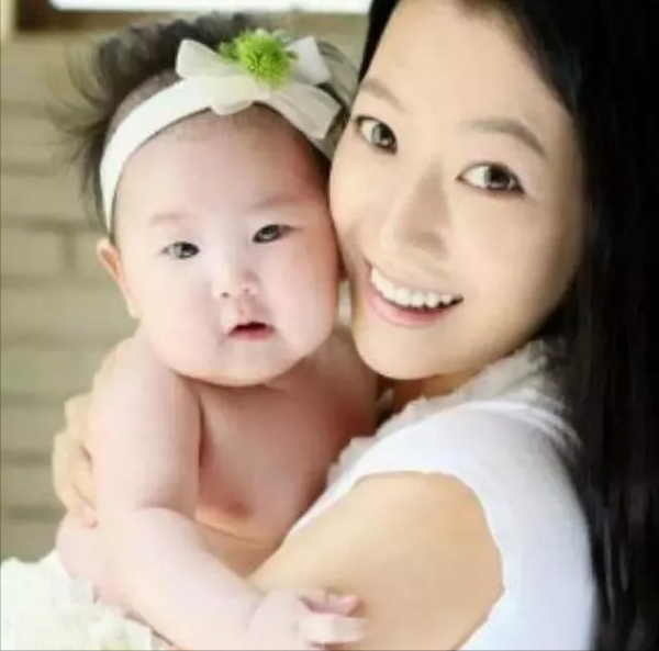 韓流明星過度整容到底有多恐怖？金喜善垮臉，蔡琳險些認不出來