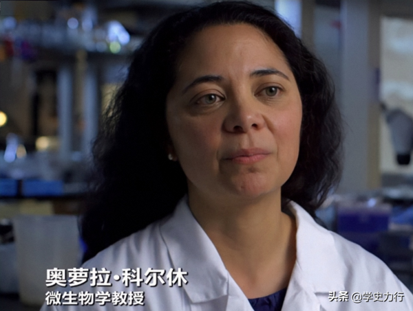 2011年，美國生物學教授感覺嘴裡有異物，取出後發現是條罕見蟲子