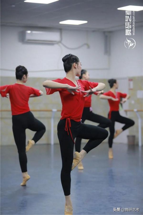 不懂就問:藝考前的舞蹈生,是如何做到這麼瘦的? 不懂就問:藝考前的舞蹈生,是如何做到這麼瘦的?