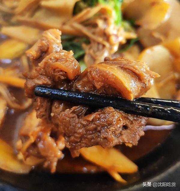 中午餓的時候來一頓咕嘟咕嘟熱乎乎的砂鍋煲，8種配菜真夠用