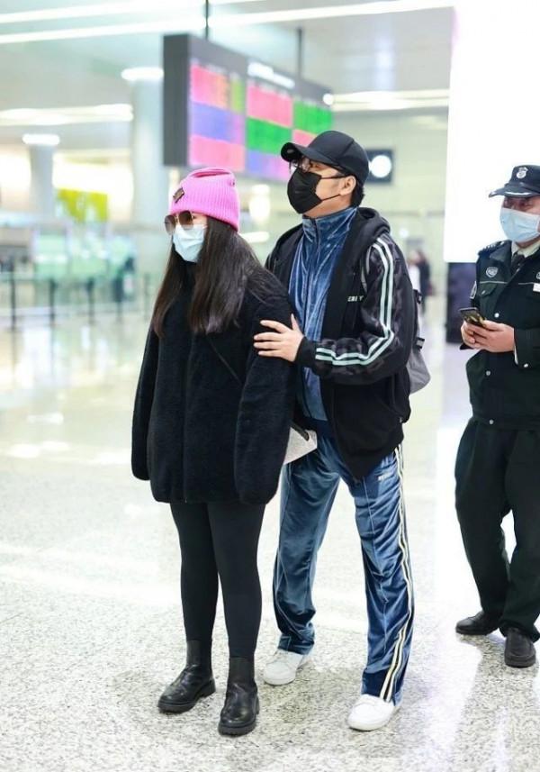 王詩齡打扮得越來越“李湘化”！穿皮草走機場不像學生，氣場強大