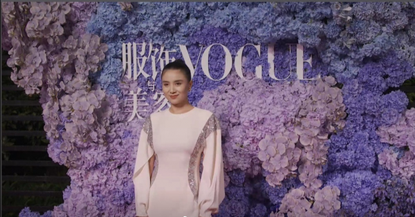 新篇章之夜紅毯:楊冪身材吸睛,童瑤大秀美腿,湯唯氣場強大 新篇章之夜紅毯:楊冪身材吸睛,童瑤大秀美腿,湯唯氣場強大