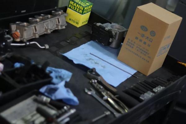 怪獸修車：翻新來自河南的大眾途安，全車異響抖動，積碳堆積如山