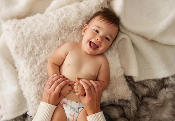 寶寶“抓周”攥住一物不放手，奶奶氣得“暴走”，氛圍被破壞光