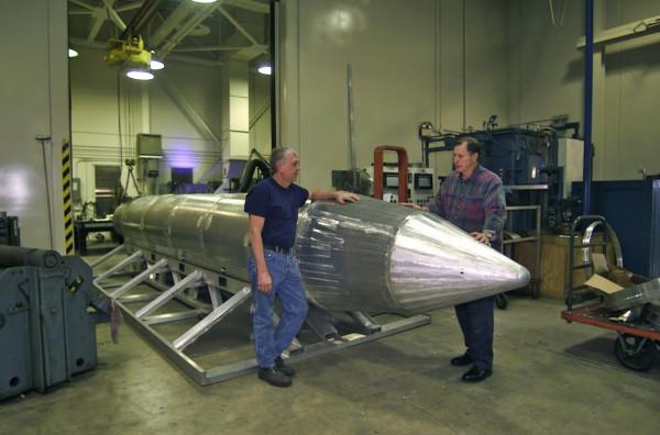 GBU-43/B大型空爆炸彈,威力僅次於核彈,號稱“炸彈之母” GBU-43/B大型空爆炸彈,威力僅次於核彈,號稱“炸彈之母”