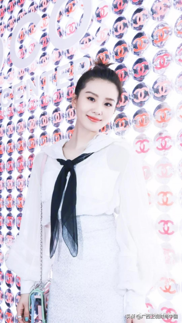 迎面一股海軍風，減齡顯瘦小能手