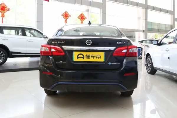 軸距為2700mm，配前置單電機，軒逸&CenterDot;純電錶現如何？