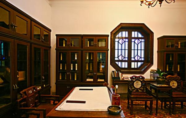 妻子湯儀逝後，馬一浮孤身60餘年，蓄長鬚紀念，拒絕岳父再娶勸言