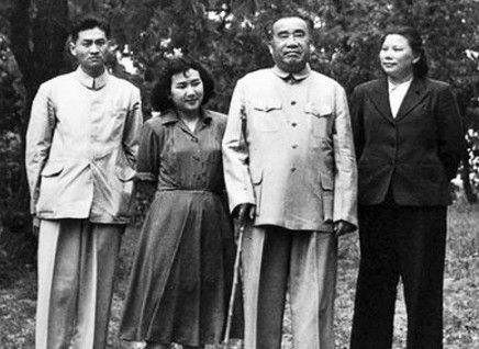 朱敏第一次見到毛主席，脫口而出說：你的畫像上沒有這顆痣