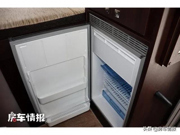 豐田中巴房車,4.0L柴油動力足,大空間像家一樣三代同堂也住得下 豐田中巴房車,4.0L柴油動力足,大空間像家一樣三代同堂也住得下