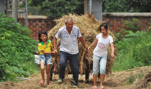 雖然我沒有養你們,但我畢竟是你們生父!消失多年的老父突然上門 雖然我沒有養你們,但我畢竟是你們生父!消失多年的老父突然上門