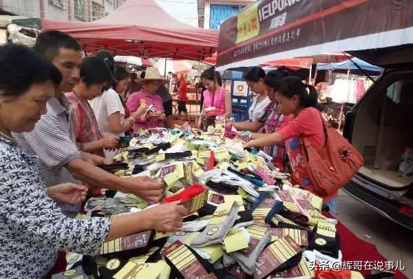 大學生負債20萬,創業賣襪子,短短一個月賺了6萬塊 大學生負債20萬,創業賣襪子,短短一個月賺了6萬塊