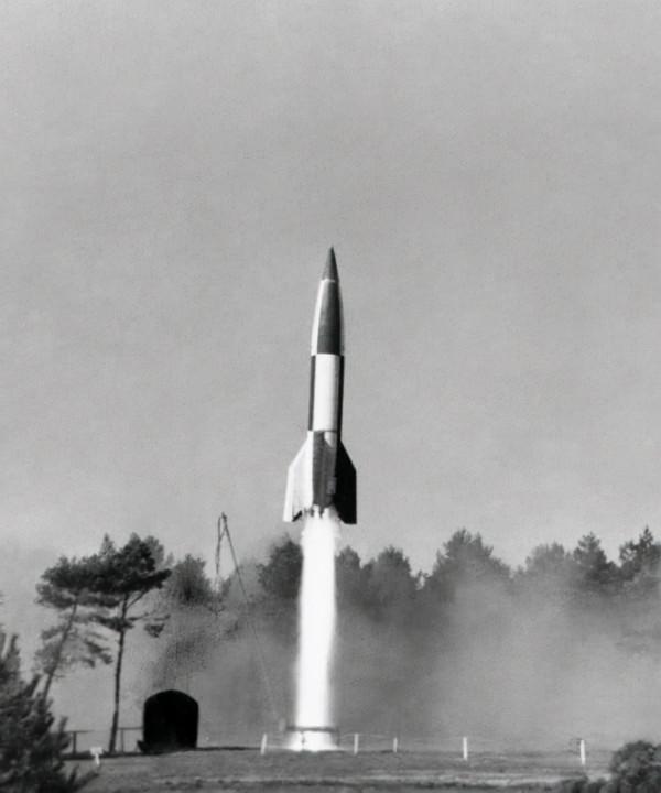 世界兵器大觀:馮布勞恩和他的V1導彈 世界兵器大觀:馮布勞恩和他的V1導彈