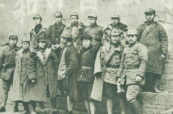 部隊發現賀炳炎的戰馬，賀龍一聽：出動1個師務必找到他