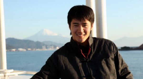 2011年，尚於博因抑鬱症跳樓自殺，1年後，其母親的舉動令人動容